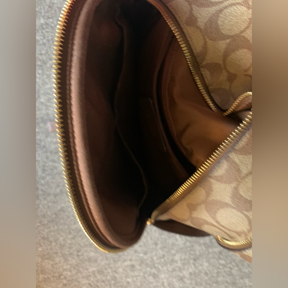 Coach Court Backpack in Signature Canvas - Picture 11 of 12